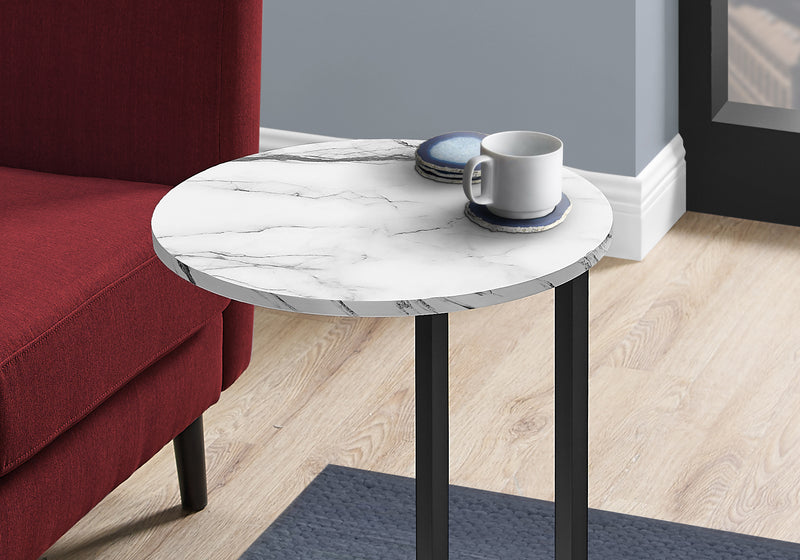 Mesa auxiliar en símil mármol blanco y metal negro