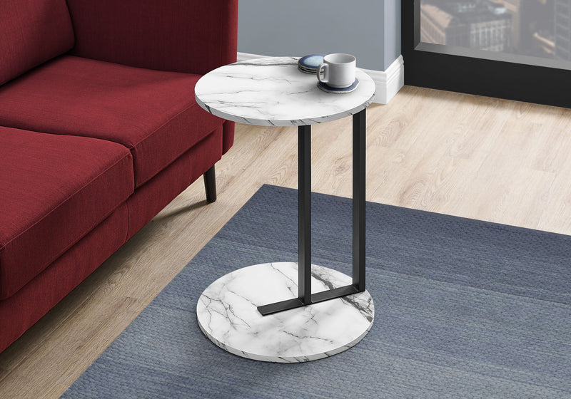 Mesa auxiliar en símil mármol blanco y metal negro