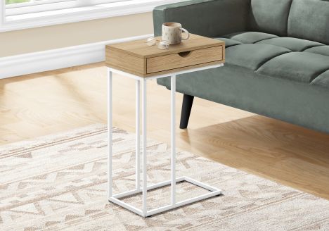 Mesa auxiliar de metal blanco y natural