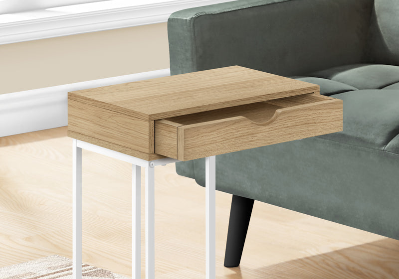 Mesa auxiliar de metal blanco y natural